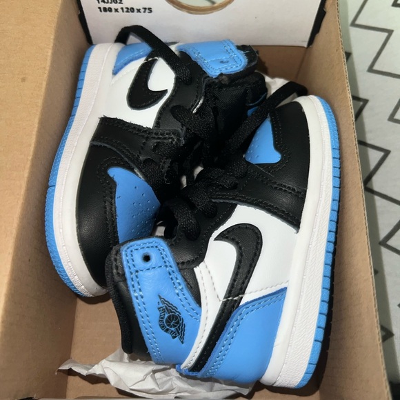 Baby Jordan’s Blue & Black Unc Toes 4C - Picture 4 of 4
